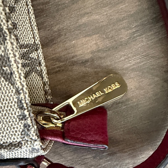 Michael Kors Monogram Cream and Brown Crossbody/Messenger Bag - Picture 4 of 12